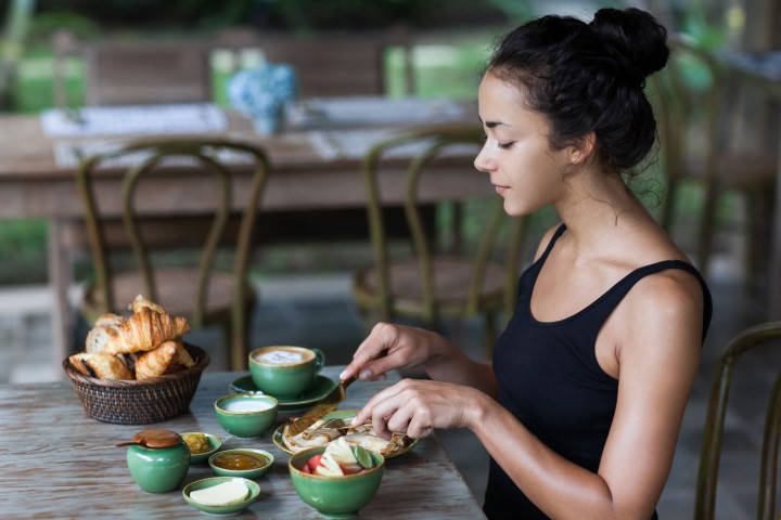 La pi&ntilde;a es una excelente opci&oacute;n para a&ntilde;adir a nuestras comidas, porque aporta un toque dulce y &aacute;cido que combina bien tanto con platos m&aacute;s dulces, como salados.